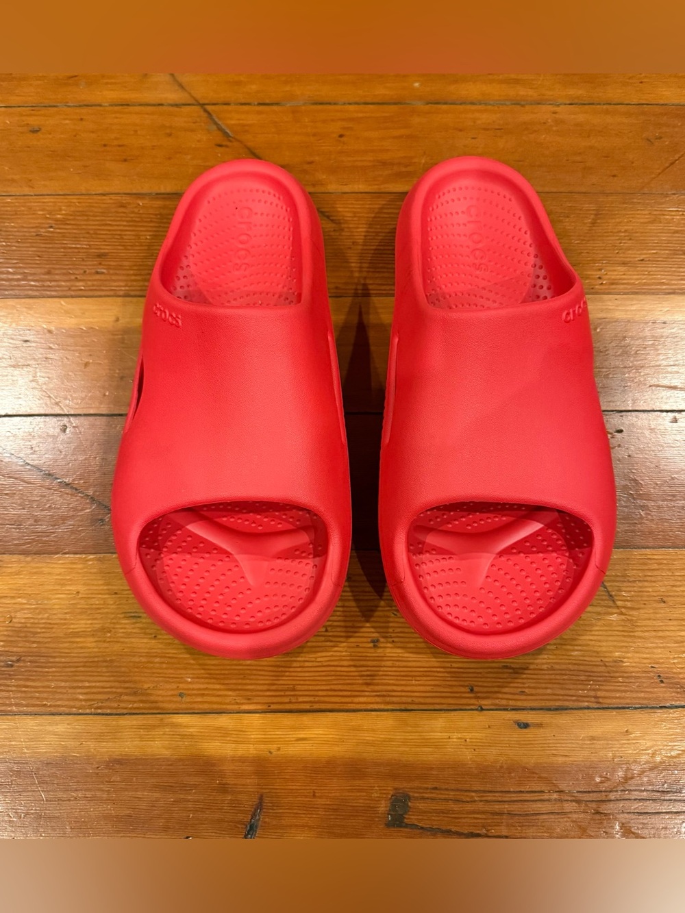 Crocs Mellow Recovery Slides Varsity Red (M10 / W12).
